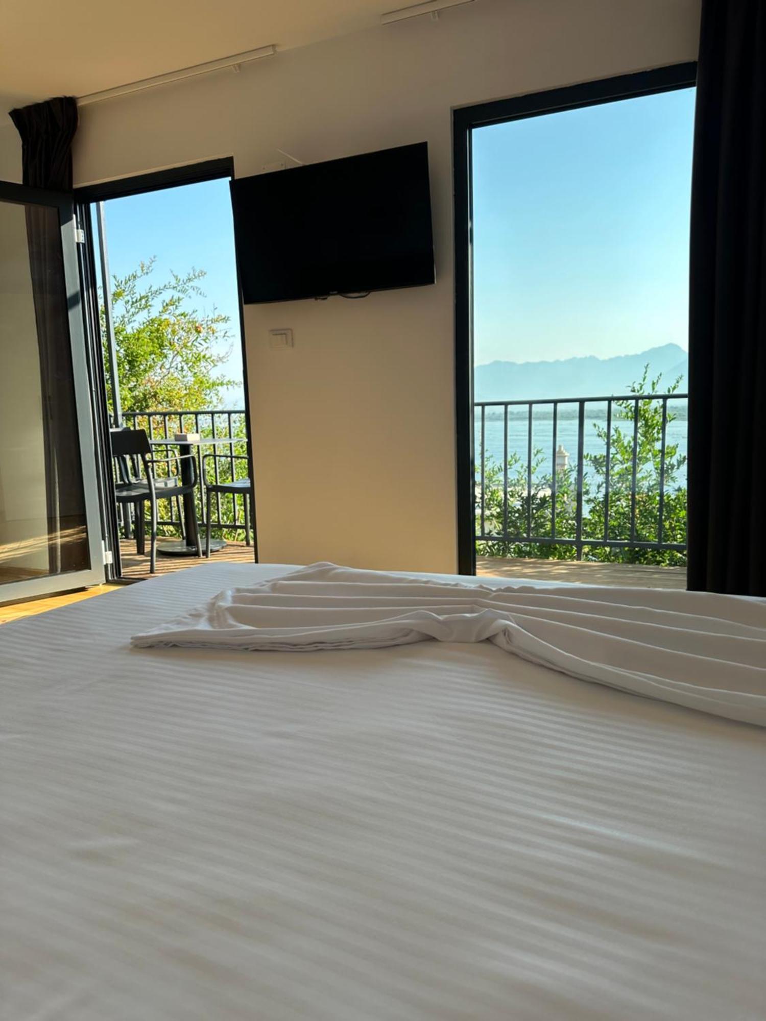 Lake Escape Villa Shiroke شكودر المظهر الخارجي الصورة